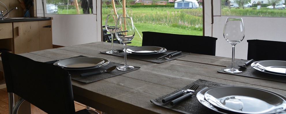 Safaritent Tafel.jpg