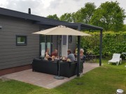 Holterberg 4-6 pers. Chalet Buiten Voorzijde Ruim.jpg